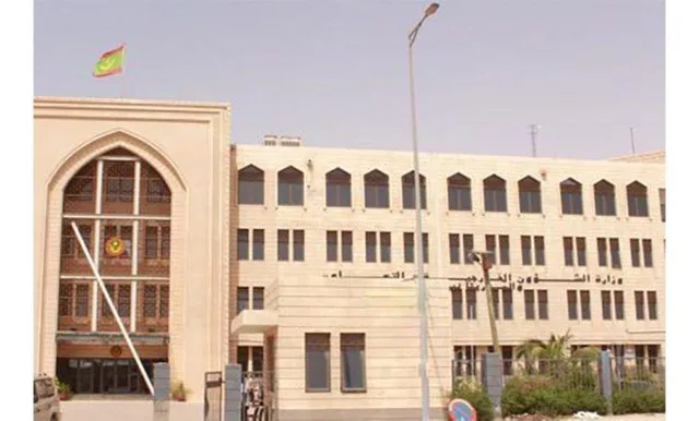 واجهة مبنى وزارة الشؤون الخارجية الموريتانية وعليه العلم الوطني
