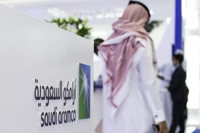 شعار شركة أرامكو السعودية على جناح في معرض، صورة أرشيفية