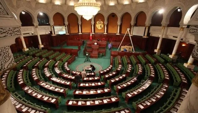 قاعة الجلسات العامة لمجلس نواب الشعب التونسي بباردو شبه خالية، صورة أرشيفية