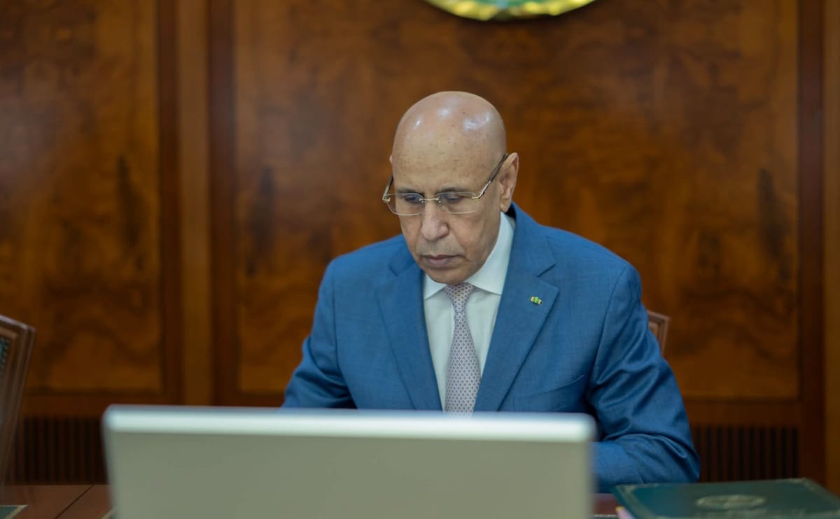 الحكومة الجديدة تستهل عملها باجتماع في القصر الرئاسي