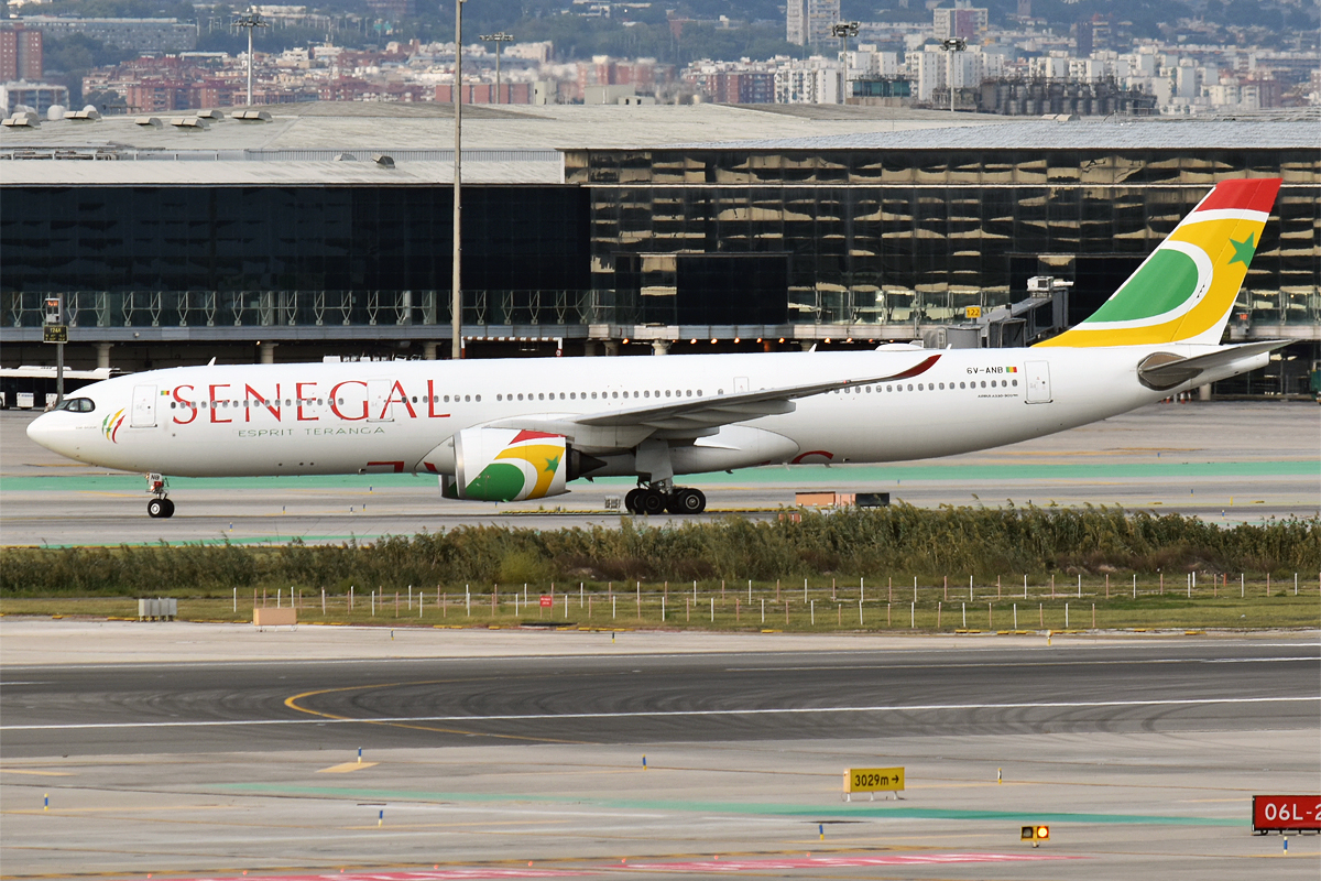 أرشيف: طائرة الخطوط السنغالية إيرباص A330-941 المسجلة 6V-ANB، نوفمبر 2022