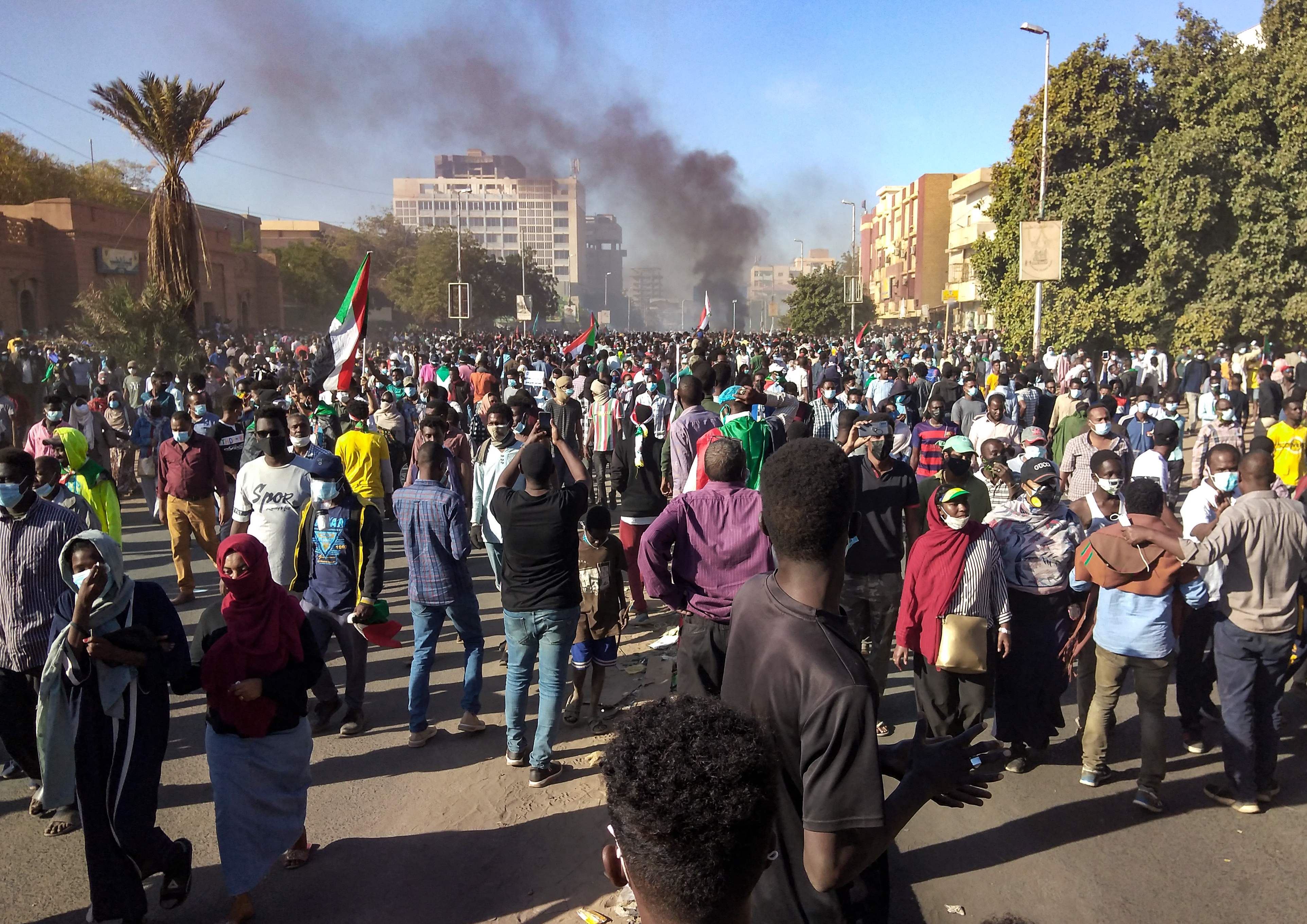 السودان: احتجاجات مناهضة للحكم العسكري والنزاع القبلي