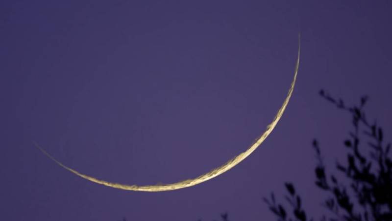دول عربية تعلن  أن يوم غد الأحد هو المكـمل لشــهر رمـضان