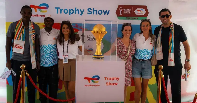 “الكاف” يعرض مجسم كأس أمم إفريقيا 2025 أمام الجماهير في كيغال
