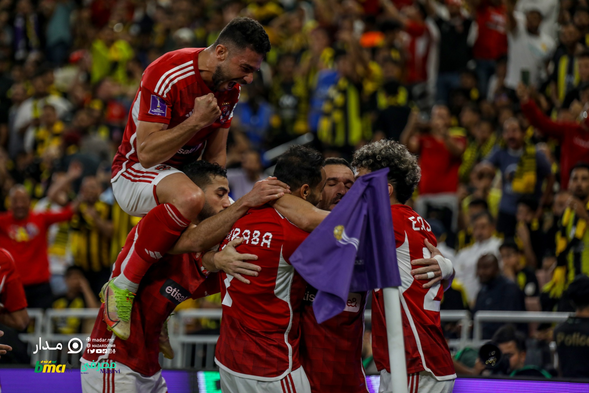 الأهلي المصري يحطم آمال الاتحاد السعودي وينتصر لـ"الطعمية"