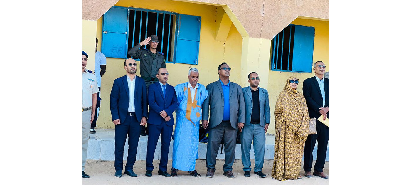 والي تيرس الزمور يتفقد سير الدروس ومدارس قيد الإنشاء في ازويرات