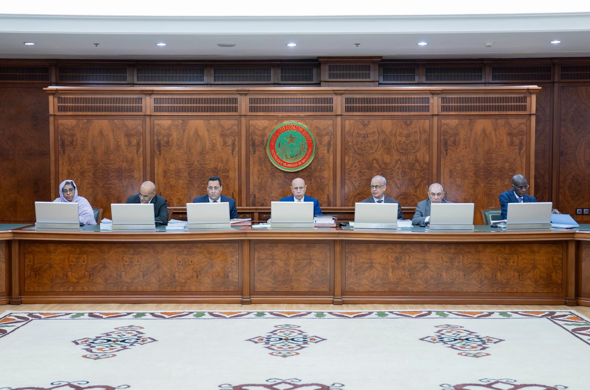الحكومة تجري عدة تعيينات في قطاعات حكومية مختلفة