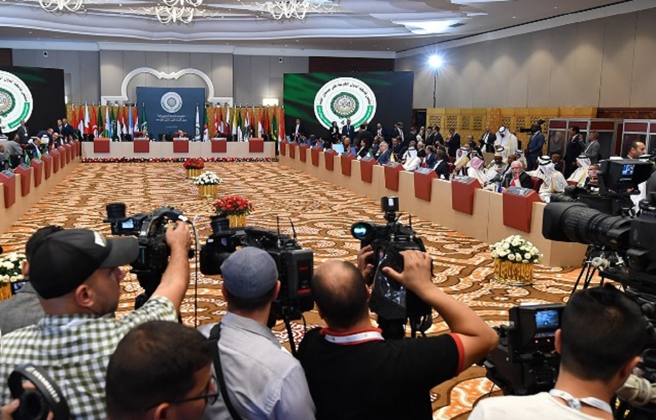 القمة العربية: المغرب يندد بطرد وفده الإعلامي والجزائر تنفي