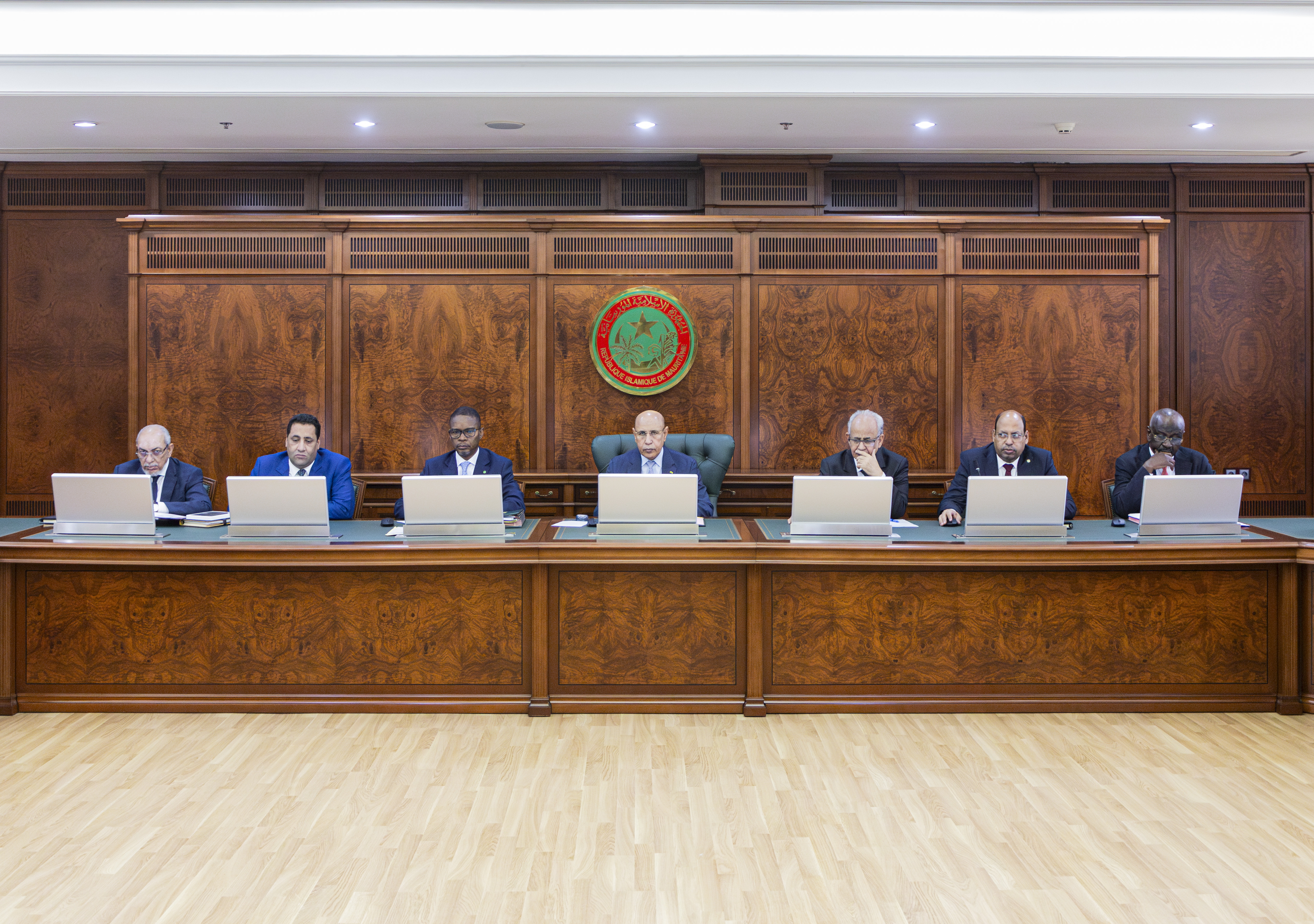 مجلس الوزراء يجري تعيينات جديدة في قطاعين وزاريين