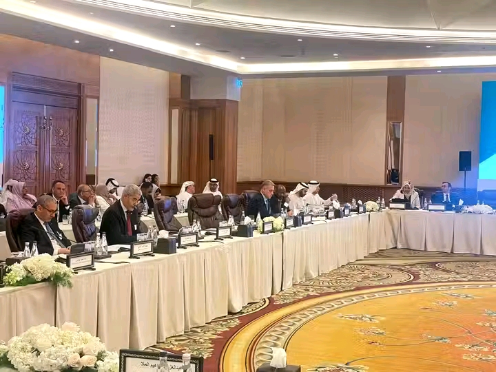 الكويت: وزير الاقتصاد والمالية يستعرض تجربة موريتانيا في إدارة المديونية