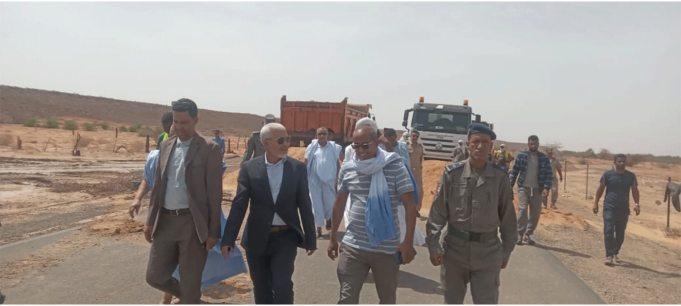 والي آدرار يتفقد قرية اكصير الطرشان ويدعو السكان لأخذ الحيطة والحذر