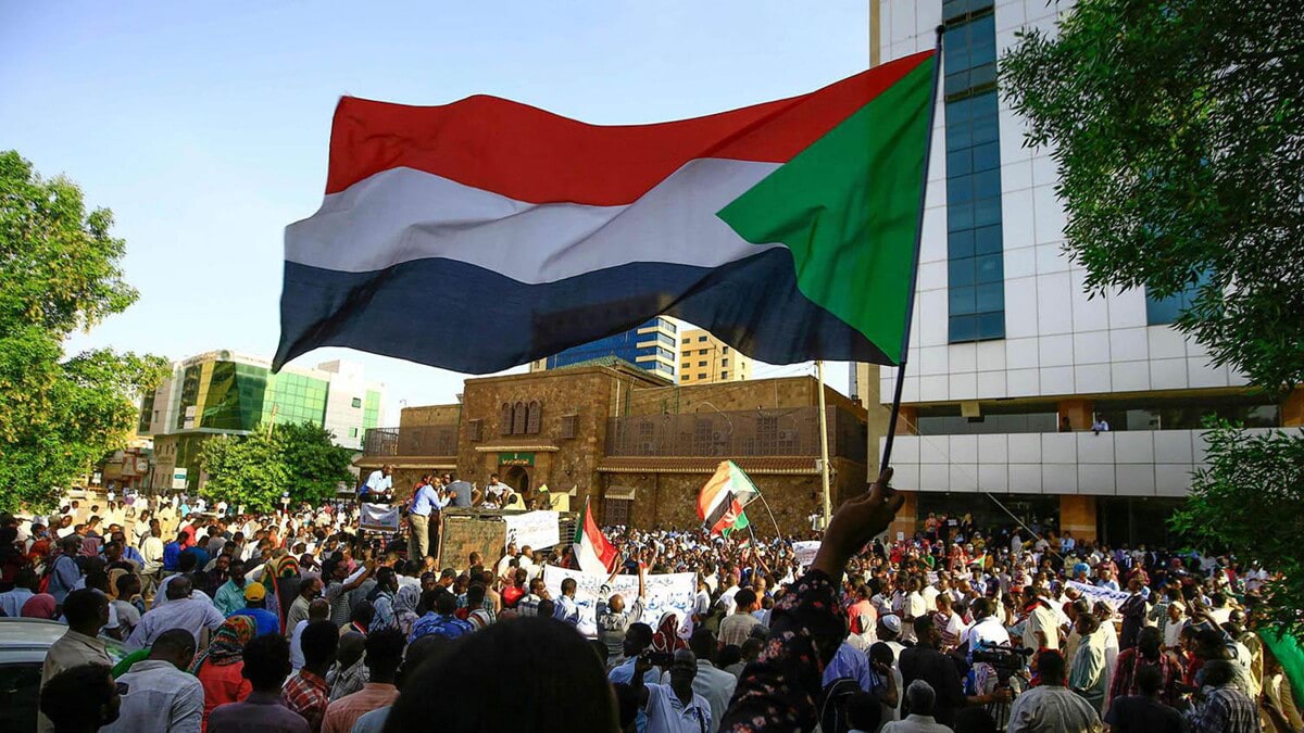السودان: منظمو الاحتجاجات يفضون اعتصامين في الخرطوم