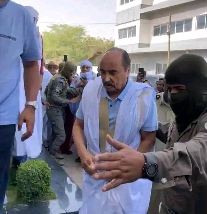 نقل ولد عبد العزيز إلى عيادة النصر في نواكشوط لإجراء فخوصات طبية