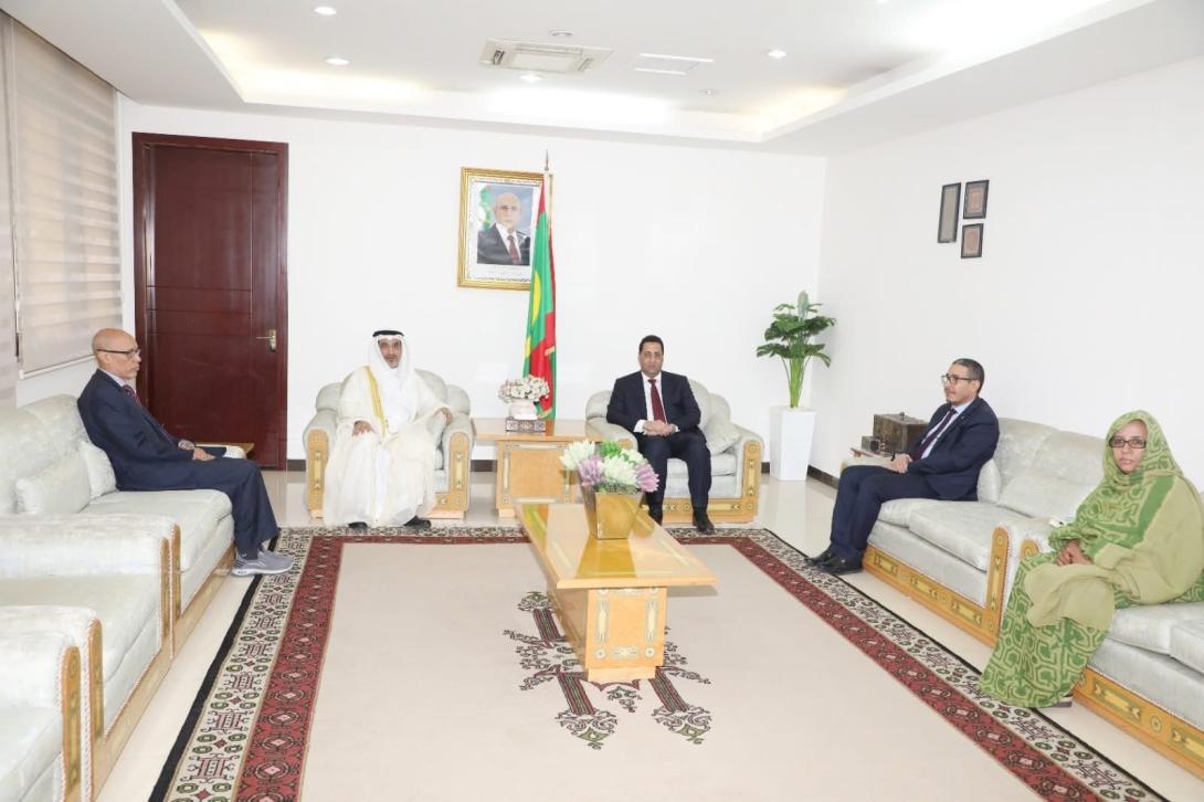 الوزير الأول يناقش مع السفير الكويتي التعاون بين البلدين