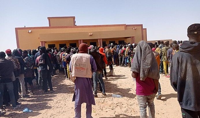 الجزائر ترحّل نحو 5 آلاف مهاجر إلى النيجر