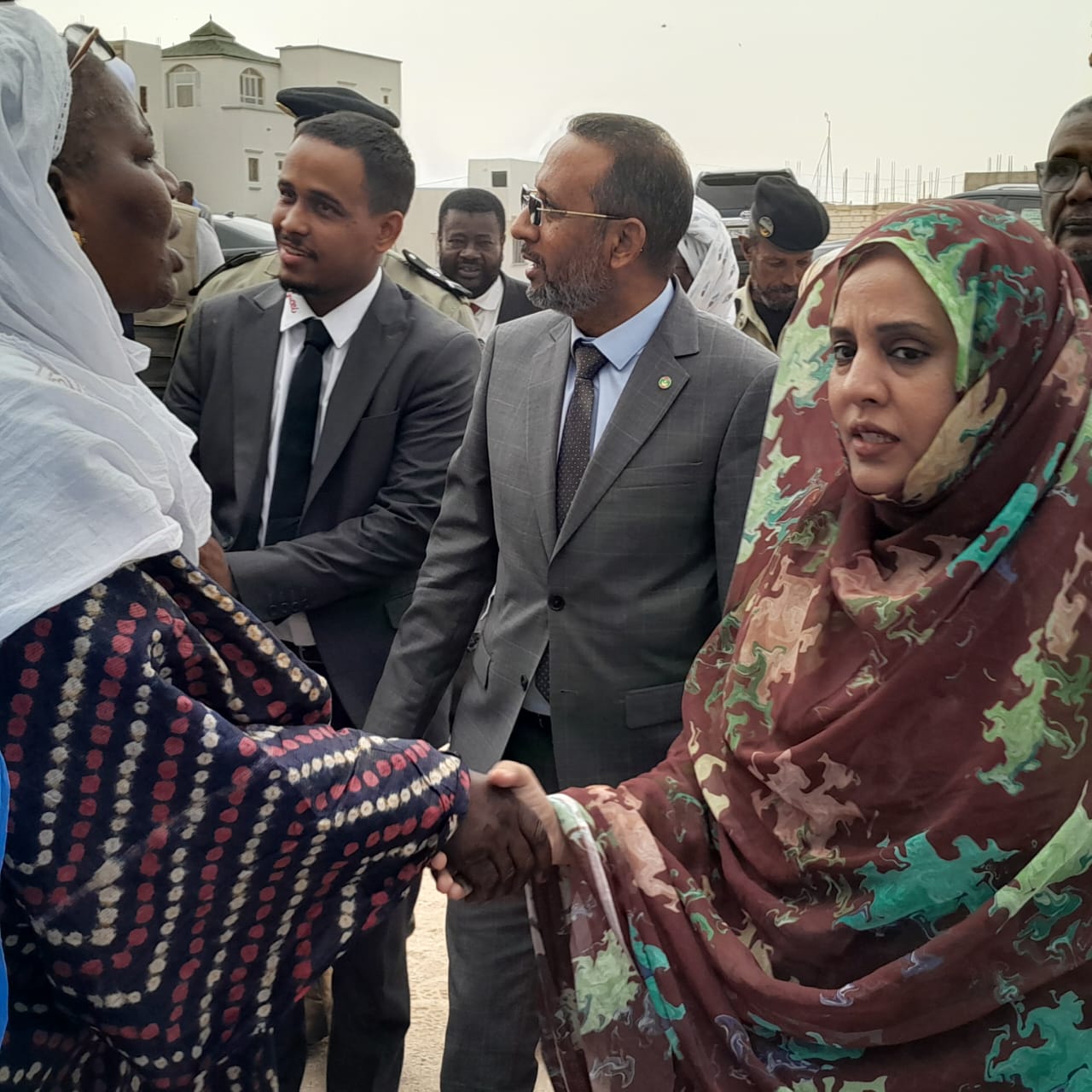 الحكومة تعزي في رحيل معلمة وتقدم مبلغا ماليا لأسرتها