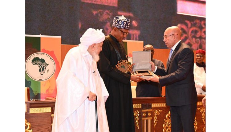 جائزة تعزيز السلم في إفريقيا تمنح لرئيس نيجيريا