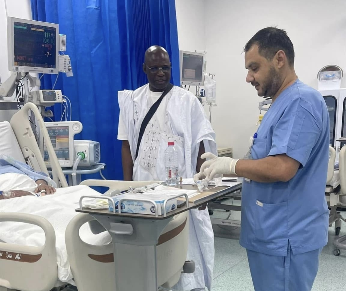 نقل حاجة موريتانية إلى مستشفى الجسر بمنى بعد تعرضها لوعكة صحية