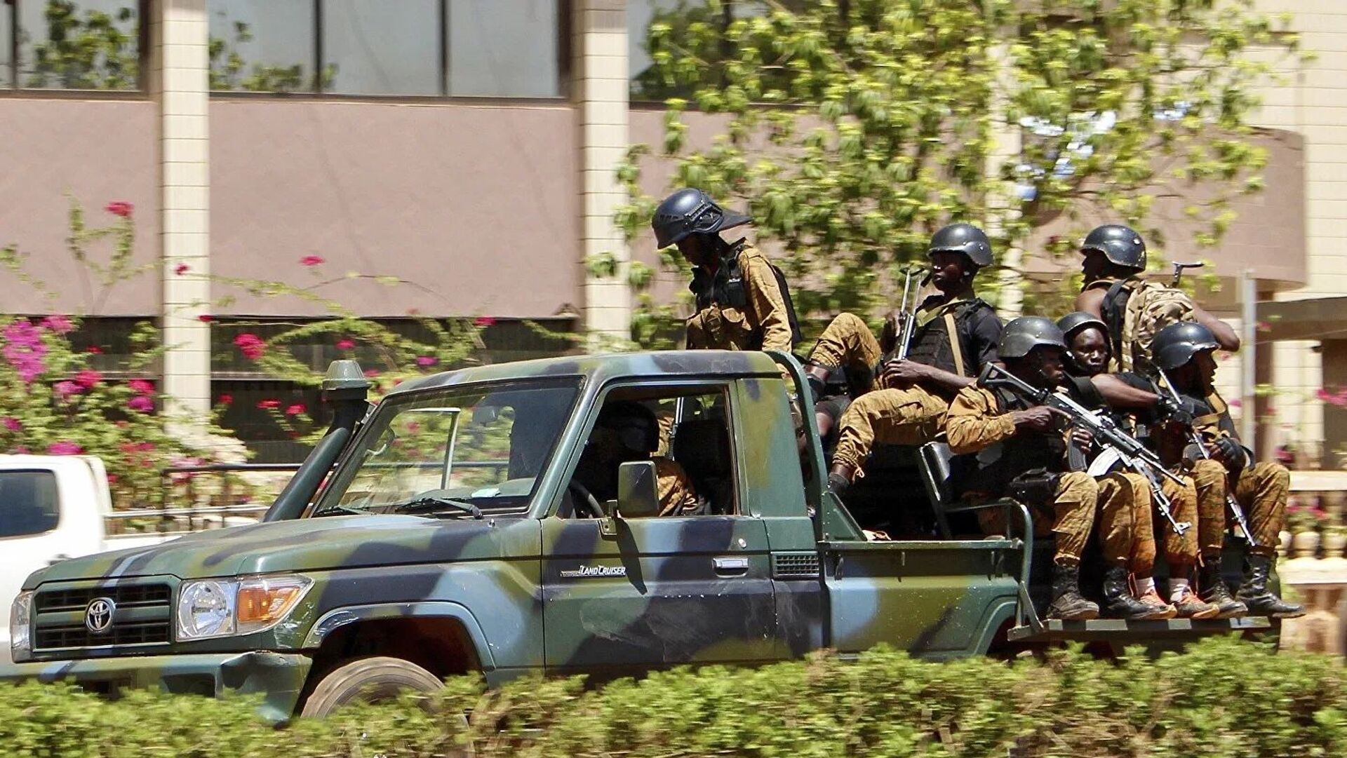 بوركينافاسو تمهل الملحق العسكري الفرنسي أسبوعين لمغادرة البلاد