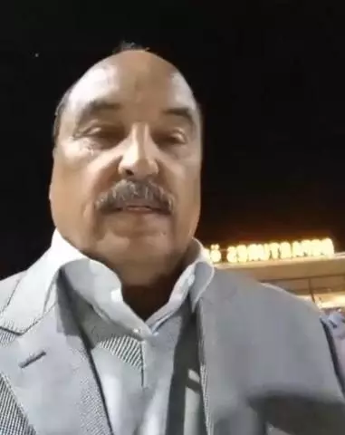 عزيز: الشرطة منعتني من السفر والنظام خصني وحدي بالمعاملة السيئة