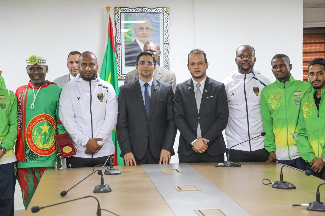 وزير الشباب يستقبل بعثة المنتخب الوطني لكرة القدم المصغرة