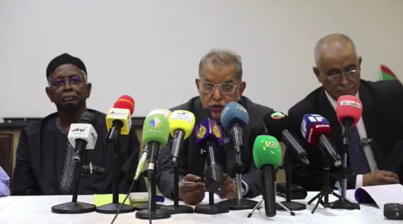 فريق الدفاع عن الدولة: ولد عبد العزيز أقر بتدخله المباشر في تفاصيل تسيير المال العام