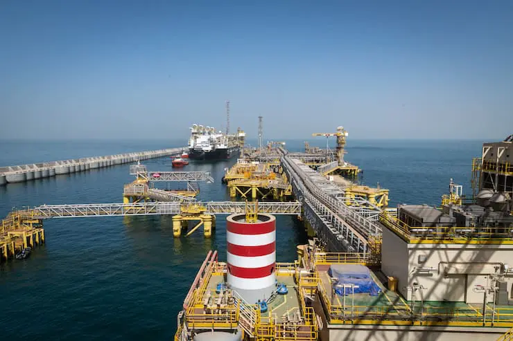 الإعلان عن وصول المنصة العائمة لتسييل الغاز إلى الحدود الموريتانية-السنغالية