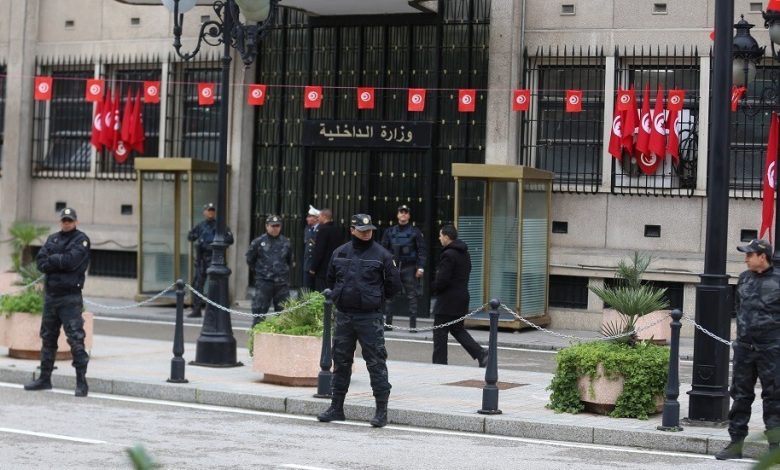 تونس: الإعلان عن تفكيك شبكات فساد وغسيل أموال في خدمات النقل عبر التطبيقات