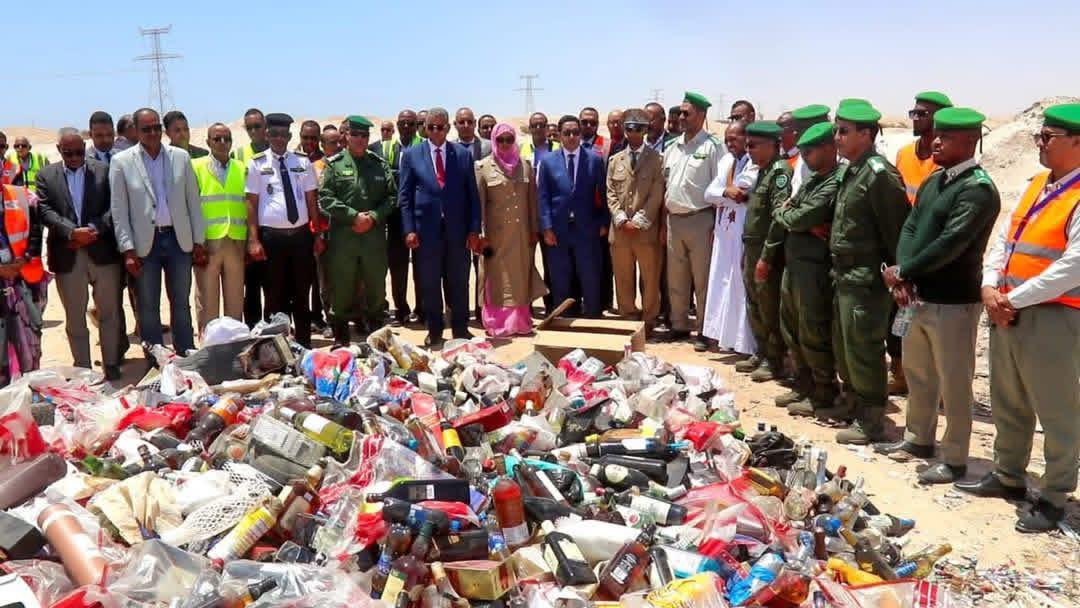 نواكشوط: إتلاف كميات معتبرة من الخمور والمواد المصادرة