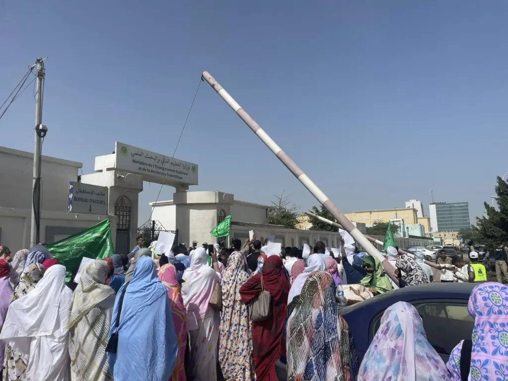 الاتحاد الوطني يحتج على إقصاء  طلاب من المنح الدراسية