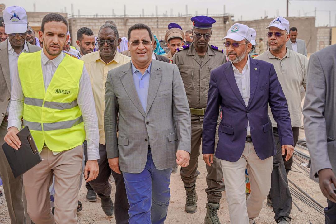 الوزير الأول يعاين مشاريع البنية التحتية التعليمية التي تنفذها “التآزر” في نواكشوط