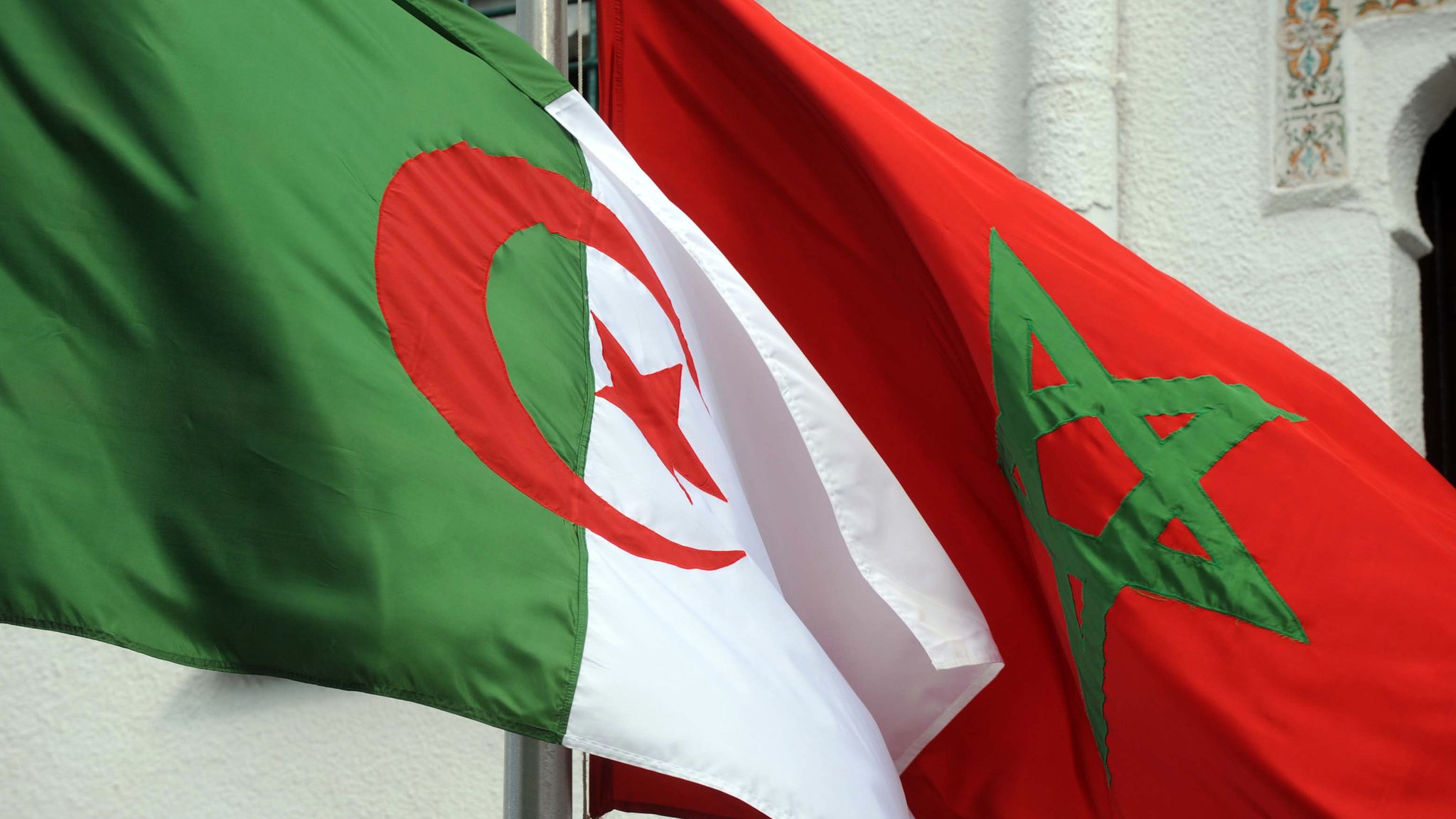 تقرير يحذر من تحول الأزمة الدبلوماسية بين المغرب والجزائر إلى حرب