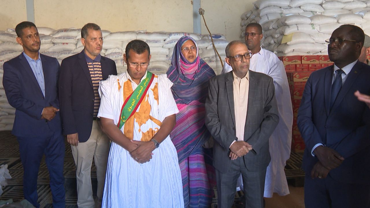 المفوض المساعد للأمن الغذائي يزور مخازن المفوضية في لعيون