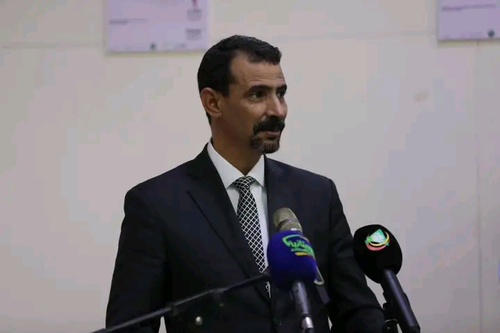 الحكومة: عاكفون على تنظيم حوار سياسي شامل لايحظر فيه أي موضوع