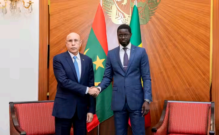 غزواني يبحث مع ديوماي فاي تعزيز العلاقات بين موريتانيا والسنغال