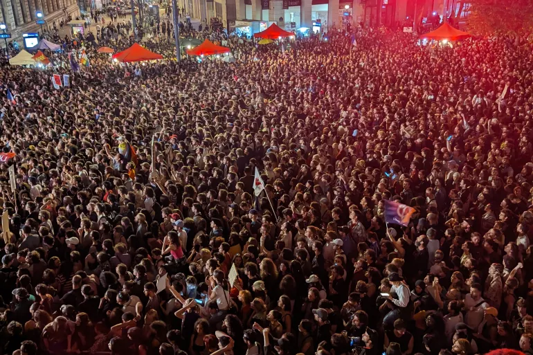 اليمين الفرنسي المتطرف يتصدر نتائج الدورة الأولى من الانتخابات التشريعية