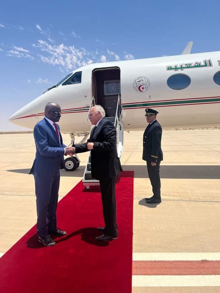 وزير الخارجية الجزائري يختتم زيارته لنواكشوط