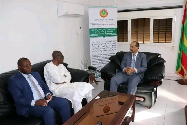 مفوض حقوق الإنسان يستعرض مع بعثة الاتحاد الإفريقي مجالات التعاون