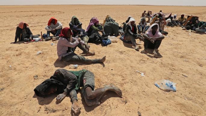ليبيا: الحرس يعلن إنقاذ مهاجرين في الصحراء قرب حدود تونس