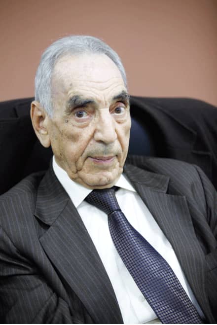 الجزائر: الإعلان عن رحيل الناقد الأدبي عبد المالك مرتاض