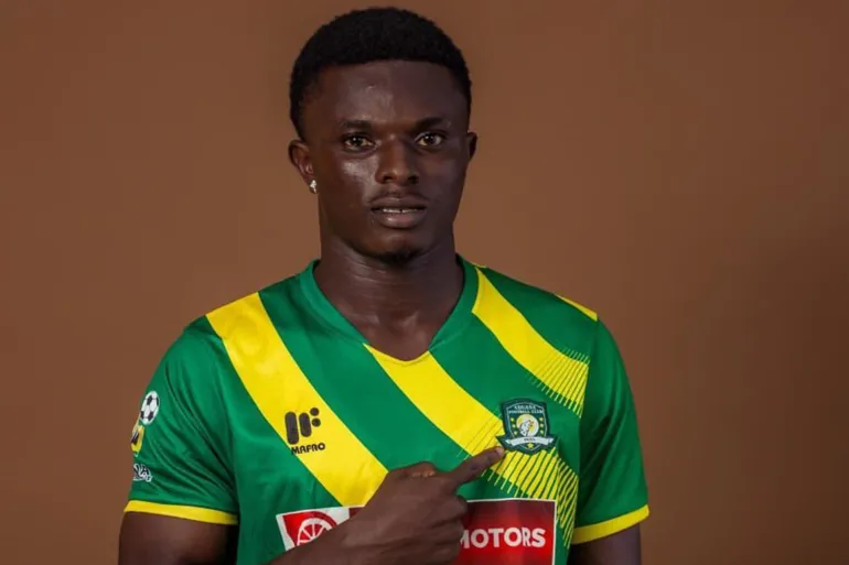 مقتل لاعب غاني في هجوم مسلح على حافلة فريقه