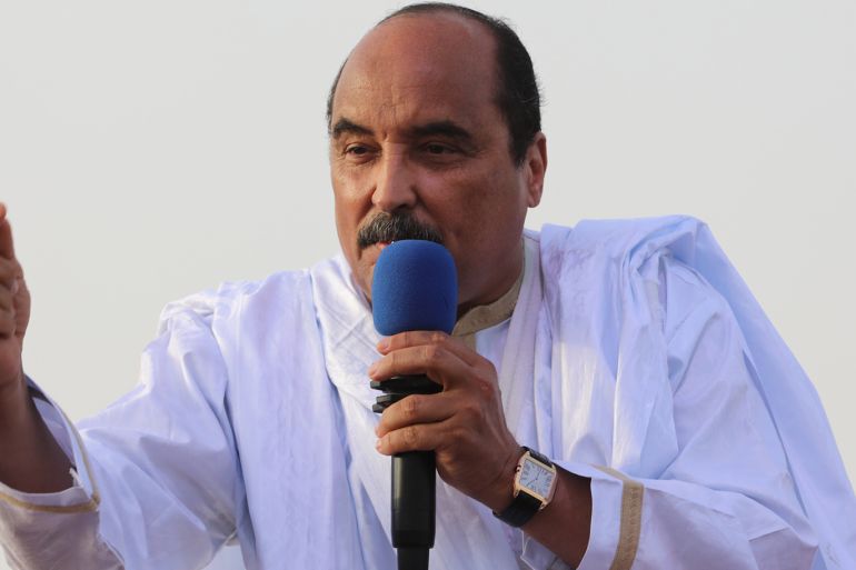 الفريق الطبي للرئيس السابق: لانرى مانعا طبيا من مواصلة جلسات المحاكمة