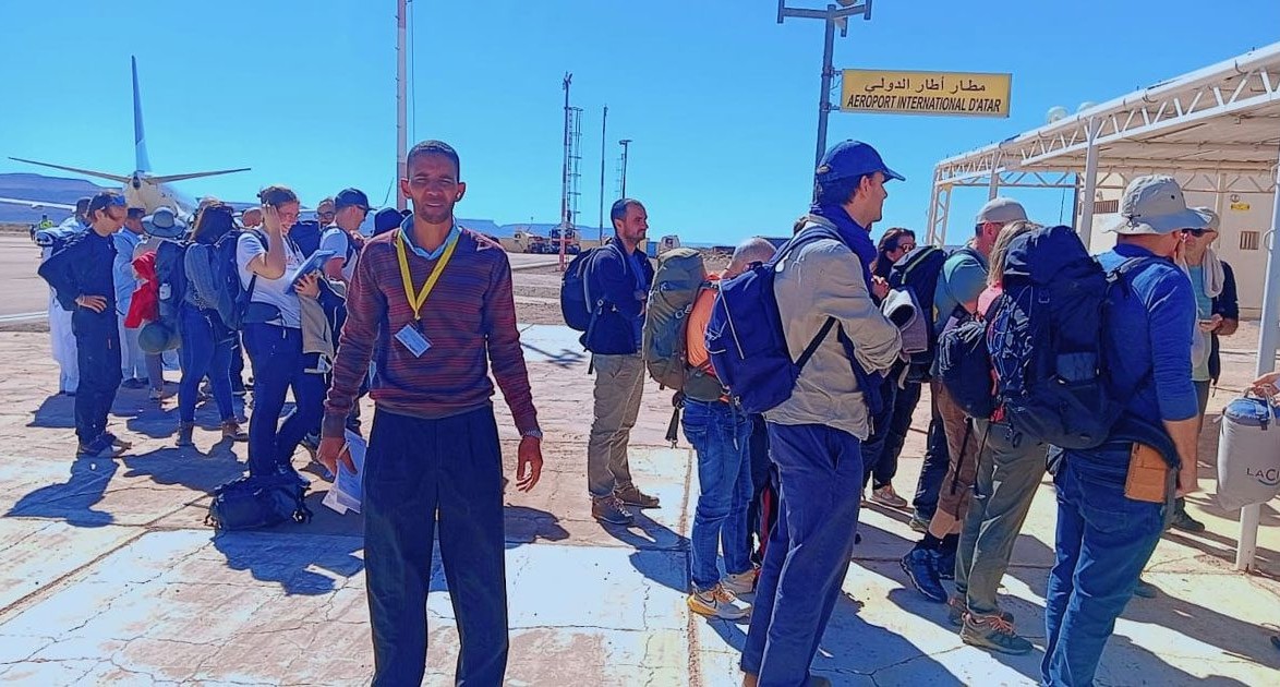 رحلة سياحية فرنسية خامسة تصل أطار مع 147 سائحًا وسط نشاط موسمي في الشمال