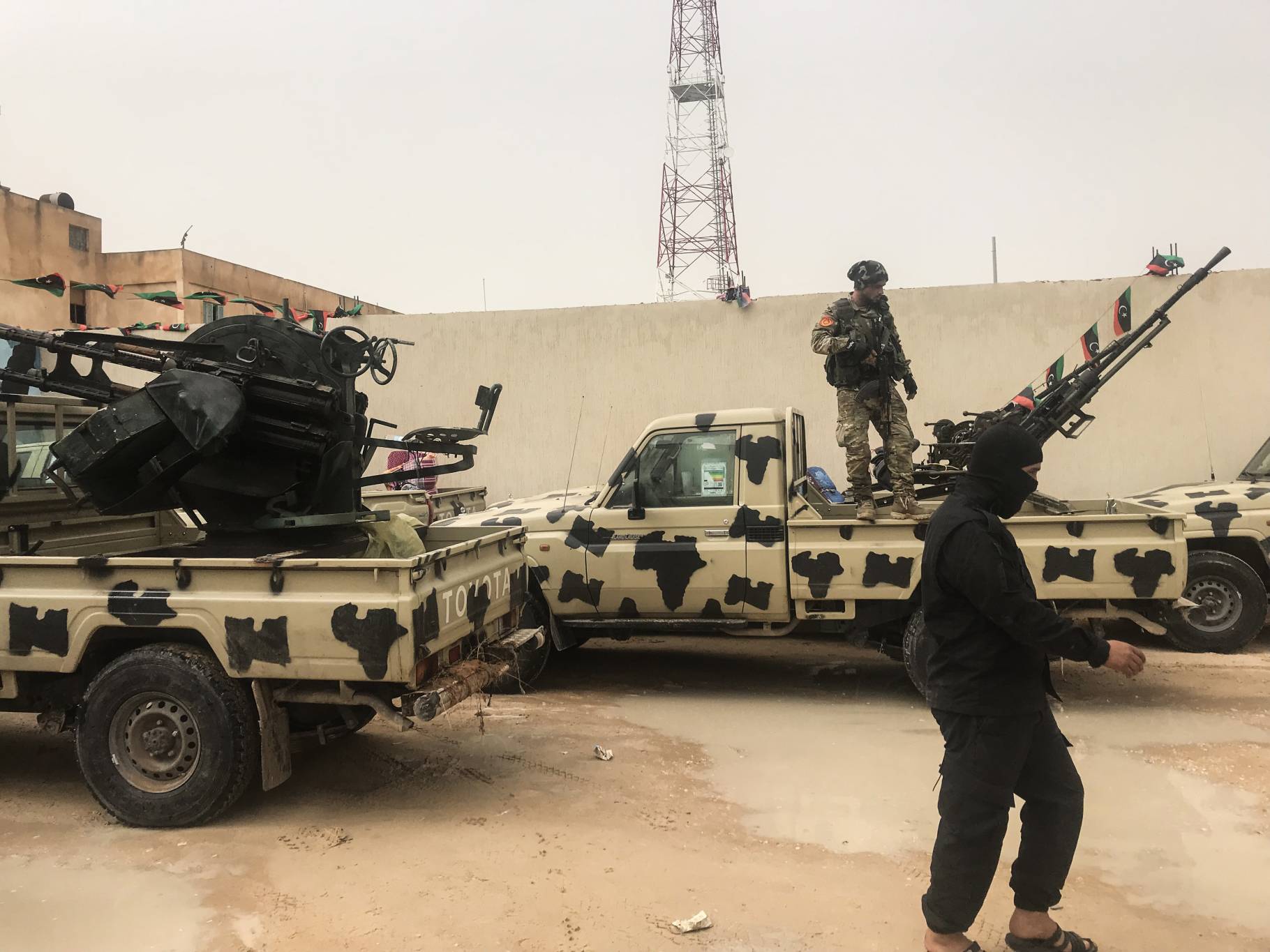 ليبيا: مقتل طفل وإصابة مدنيين في اشتباكات بمدينة الزاوية
