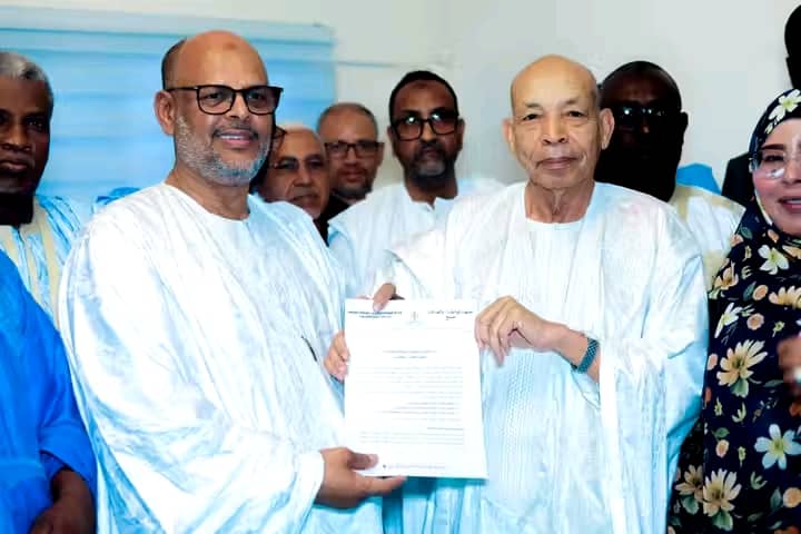 حزب "جمع" يسلم منسق الحوار رده على الأسئلة الموجهة للأحزاب السياسية