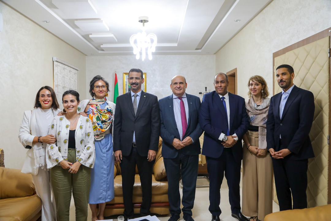 وزير الثقافة يلتقي وفدا من الباحثين من جامعة  خوان كالوس الأول بإسبانيا
