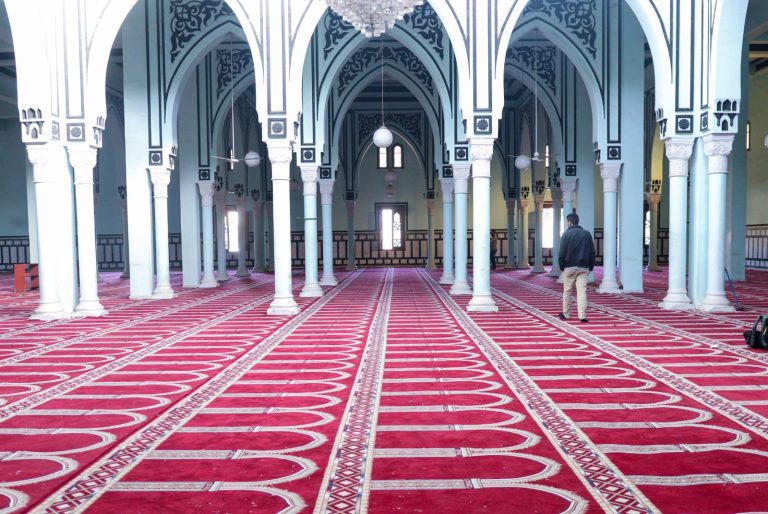وزير الشؤون الإسلامية : صفقة تفريش الجامع غير مسبوقة في تاريخ الصفقات