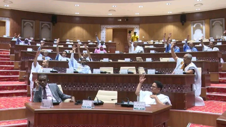 البرلمان يصادق على مشروعي قانونين يتعلقان بتعزيز الإطار القانوني البحري في موريتانيا