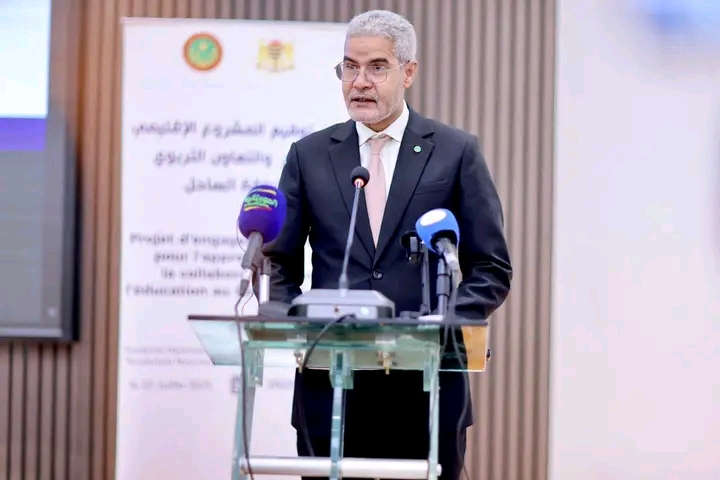 وزير المالية يلزم جميع مسؤولي قطاعه بتحرير المراسلات باللغة العربية