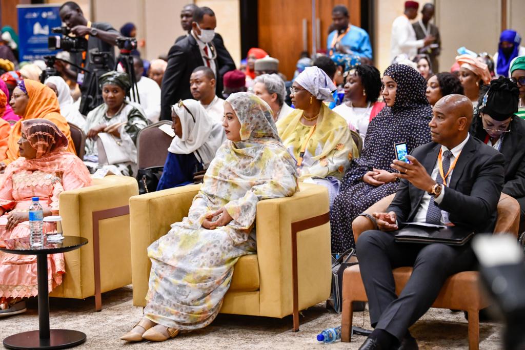السيدة الأولى: الفجوة الرقمية تمنع ملايين النساء من الوصول إلى التعليم